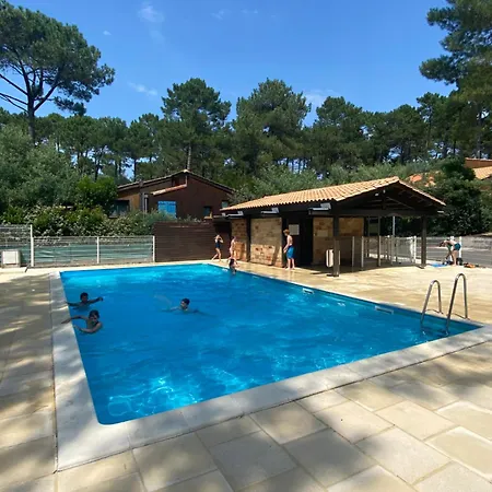 Dans Les Pins Carcans