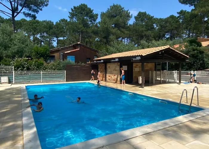 Dans Les Pins 카르캉